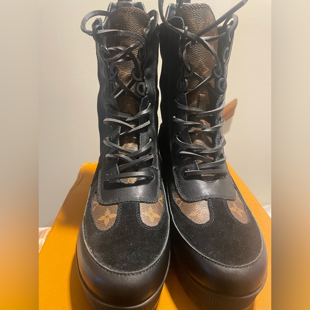 Fashion boots
